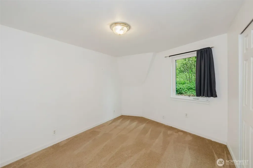 27299 Baywood Drive NE Kingston WA 98346