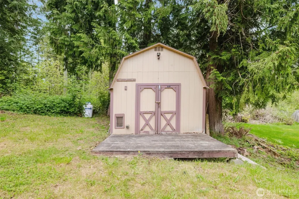 27299 Baywood Drive NE Kingston WA 98346