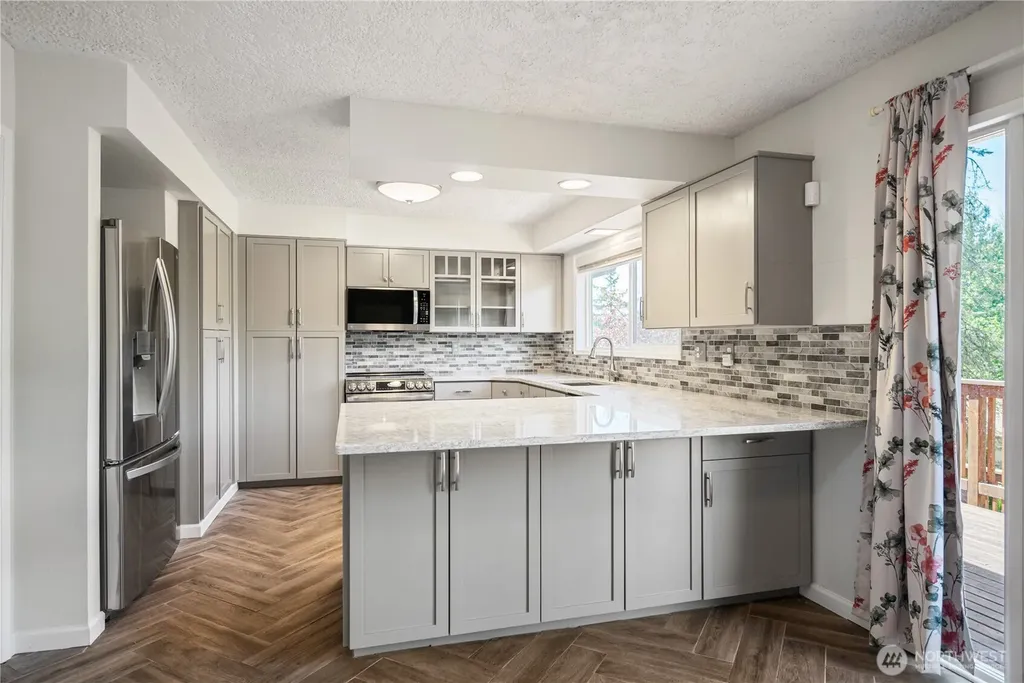 2441 W Lynnwood Drive Longview WA 98632