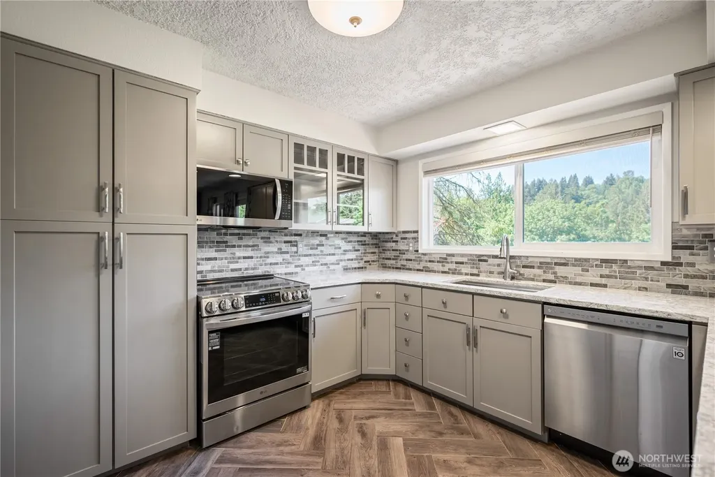 2441 W Lynnwood Drive Longview WA 98632