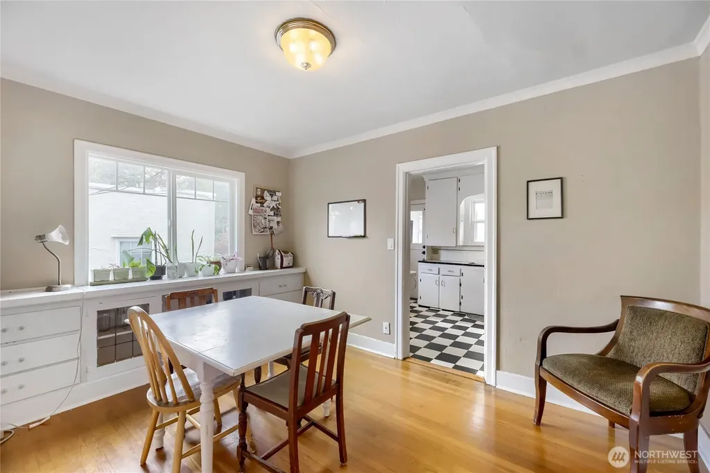 5755 25th Avenue NE Seattle WA 98105