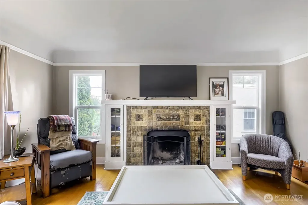 5755 25th Avenue NE Seattle WA 98105