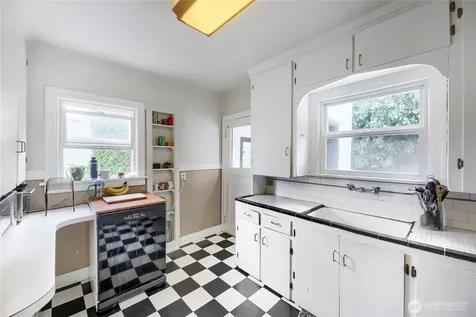 5755 25th Avenue NE Seattle WA 98105