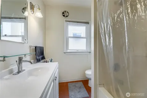 5755 25th Avenue NE Seattle WA 98105