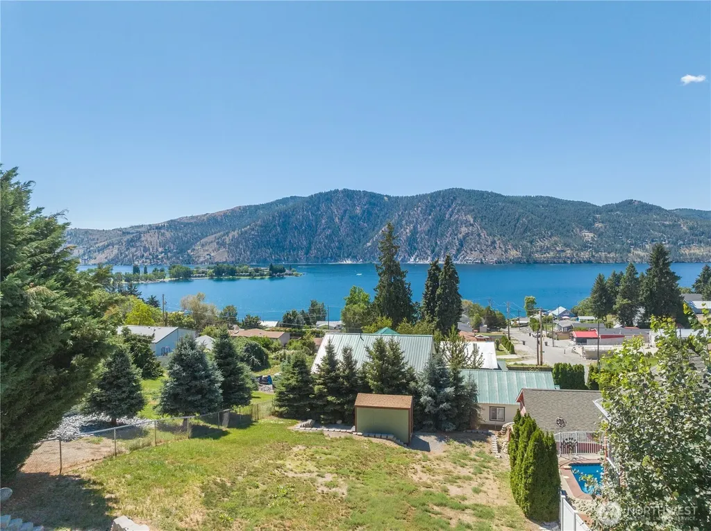327 Lakeshore Drive Manson WA 98831