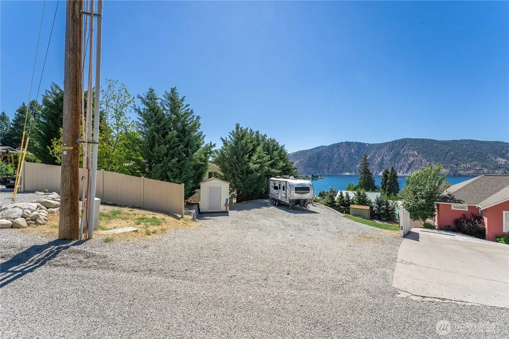 327 Lakeshore Drive Manson WA 98831