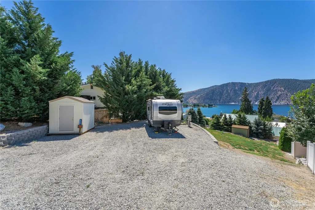 327 Lakeshore Drive Manson WA 98831