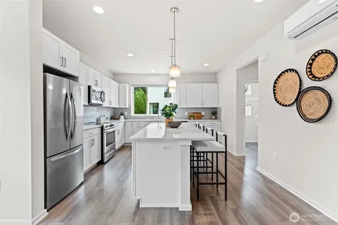 13628 Manor Way Lynnwood WA 98087