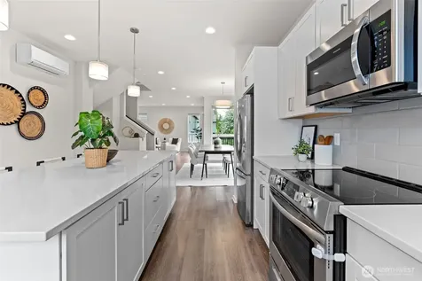 13628 Manor Way Lynnwood WA 98087