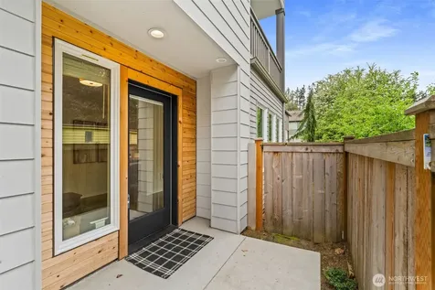 13628 Manor Way Lynnwood WA 98087