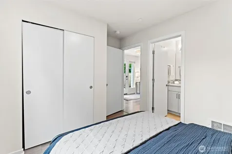 13628 Manor Way Lynnwood WA 98087