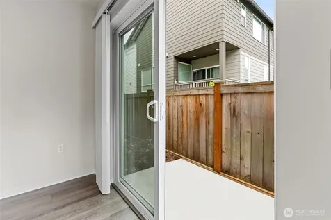 13628 Manor Way Lynnwood WA 98087
