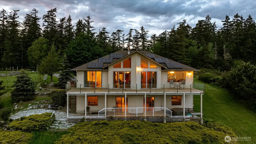 2364 Strawberry Point Road Oak Harbor WA 98277