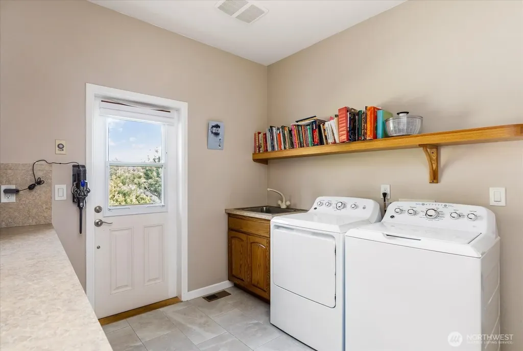 2364 Strawberry Point Road Oak Harbor WA 98277