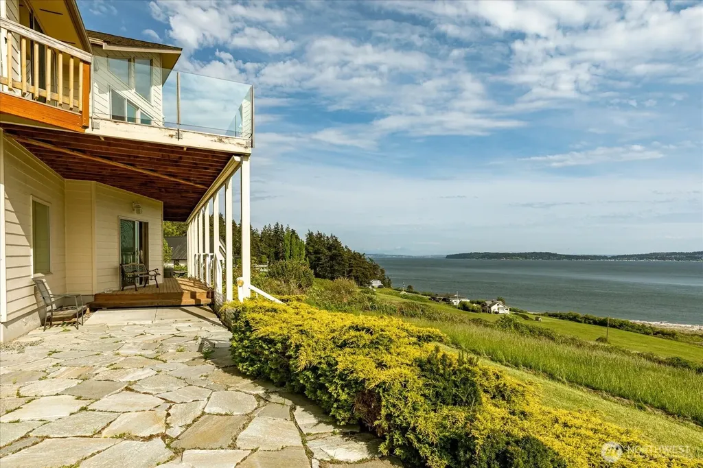 2364 Strawberry Point Road Oak Harbor WA 98277