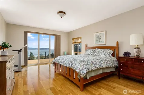 2364 Strawberry Point Road Oak Harbor WA 98277