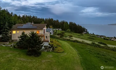 2364 Strawberry Point Road Oak Harbor WA 98277