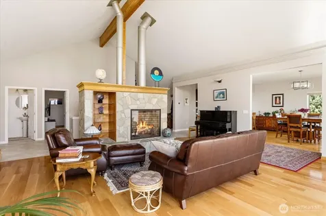 2364 Strawberry Point Road Oak Harbor WA 98277