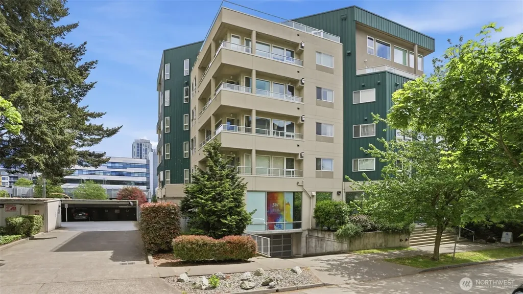 4528 8th Avenue NE Seattle WA 98105
