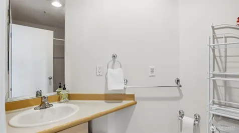 4528 8th Avenue NE Seattle WA 98105