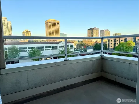 4528 8th Avenue NE Seattle WA 98105