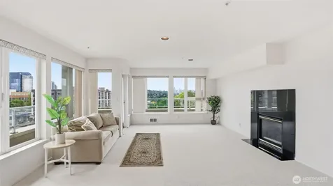 4528 8th Avenue NE Seattle WA 98105