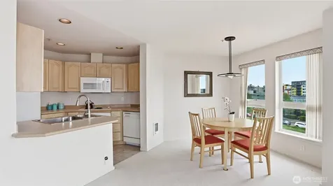 4528 8th Avenue NE Seattle WA 98105