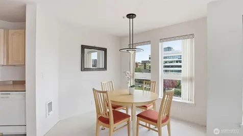 4528 8th Avenue NE Seattle WA 98105