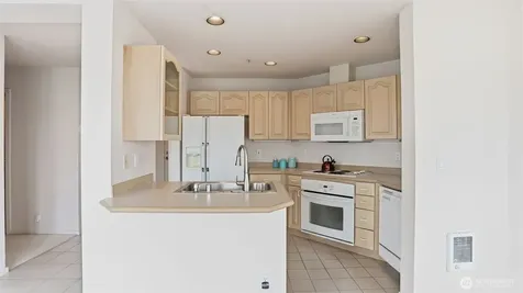 4528 8th Avenue NE Seattle WA 98105