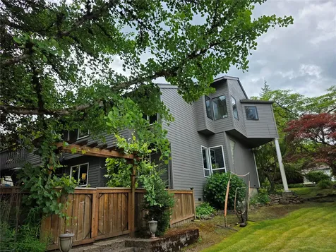 750 Kalmia Court NW Issaquah WA 98027