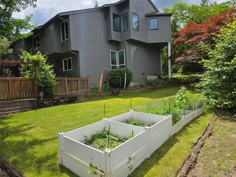 750 Kalmia Court NW Issaquah WA 98027