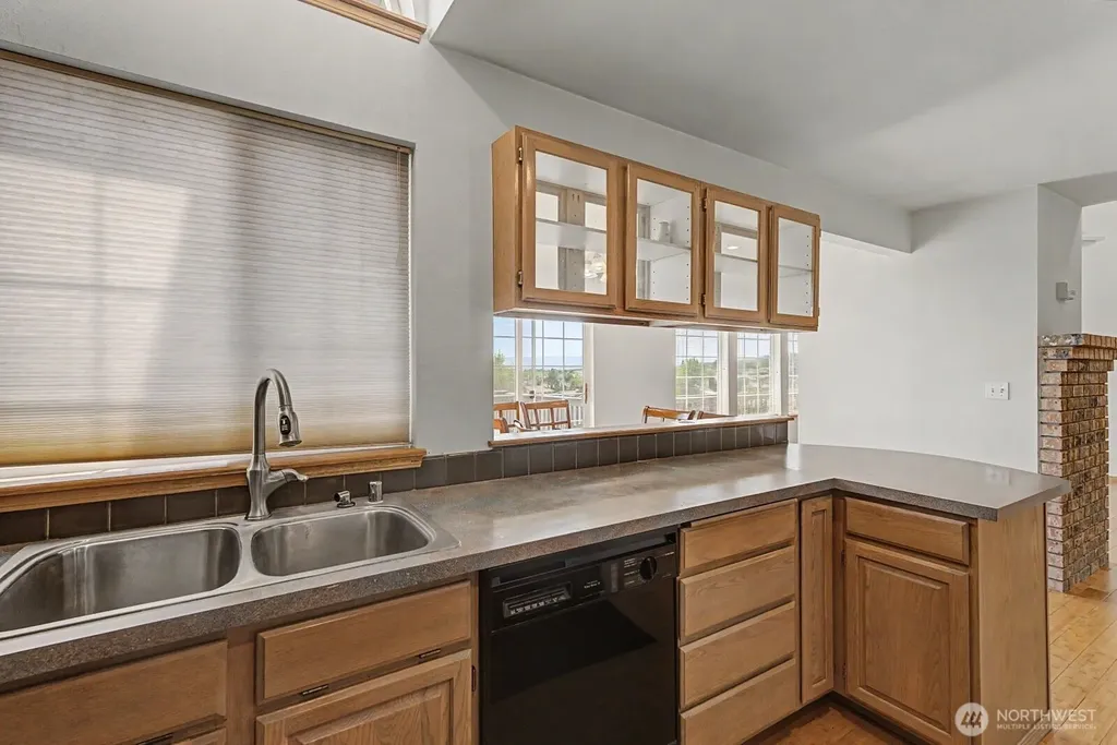 313 Peach Avenue Sunnyside WA 98944