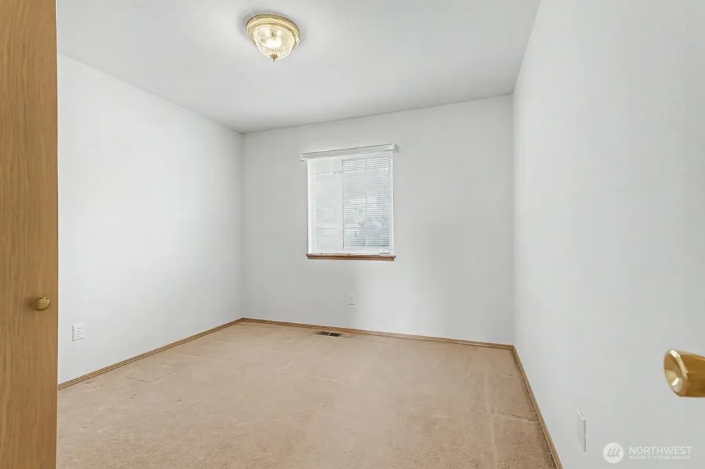 313 Peach Avenue Sunnyside WA 98944