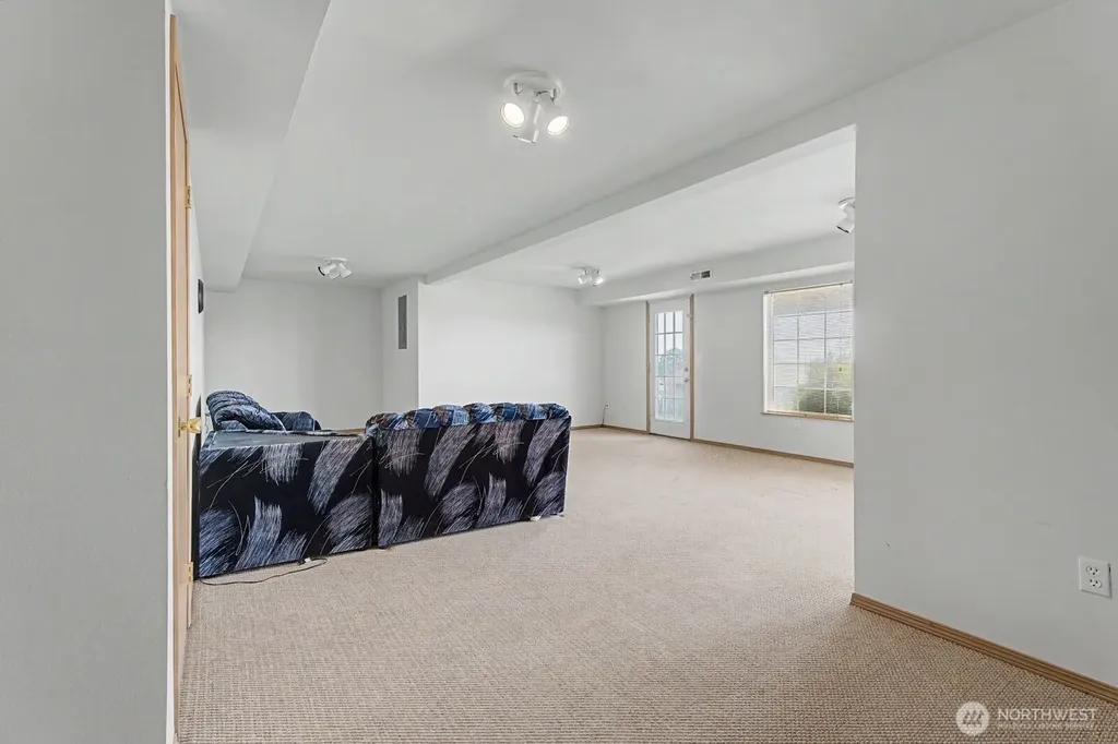 313 Peach Avenue Sunnyside WA 98944