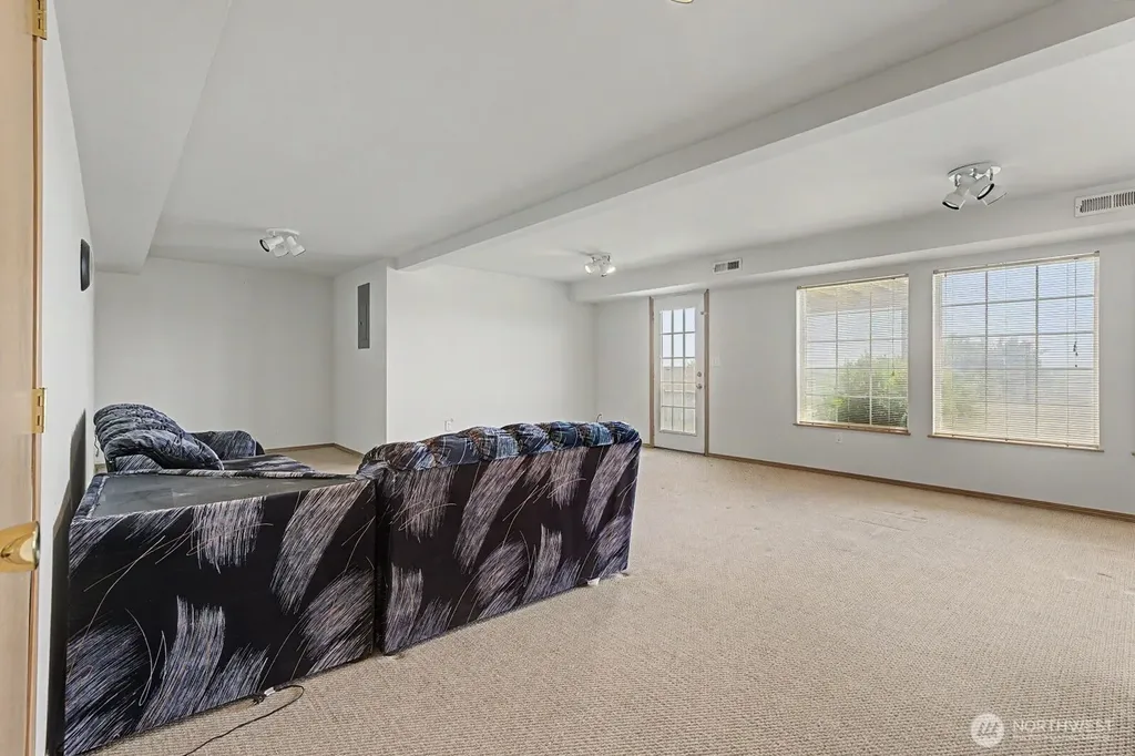 313 Peach Avenue Sunnyside WA 98944