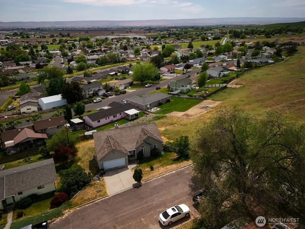 313 Peach Avenue Sunnyside WA 98944