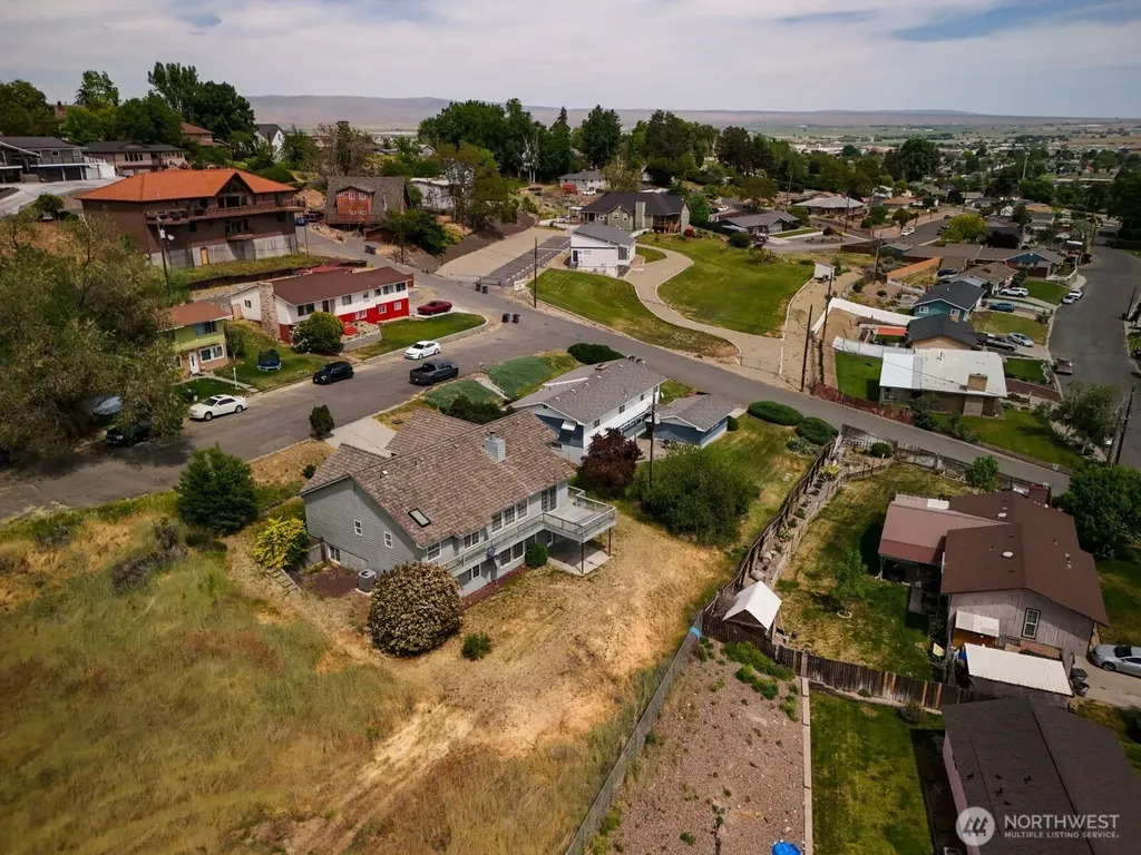 313 Peach Avenue Sunnyside WA 98944
