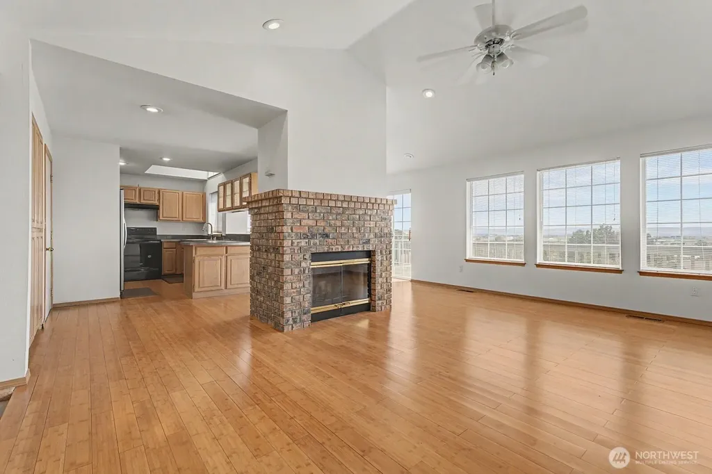 313 Peach Avenue Sunnyside WA 98944