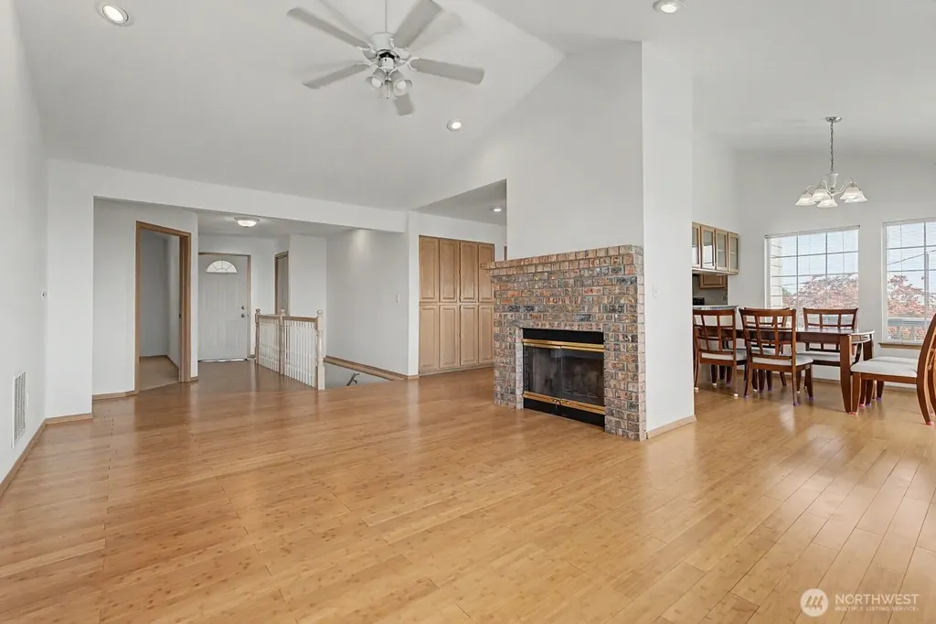 313 Peach Avenue Sunnyside WA 98944
