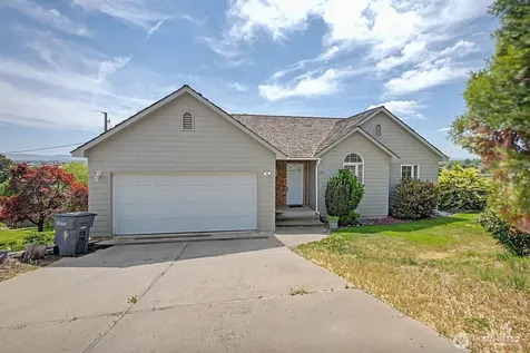 313 Peach Avenue Sunnyside WA 98944