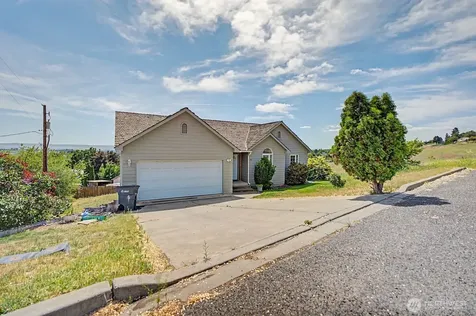 313 Peach Avenue Sunnyside WA 98944