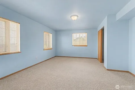 313 Peach Avenue Sunnyside WA 98944
