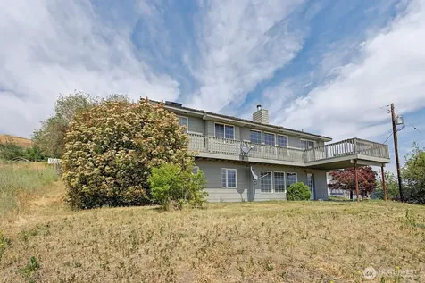 313 Peach Avenue Sunnyside WA 98944