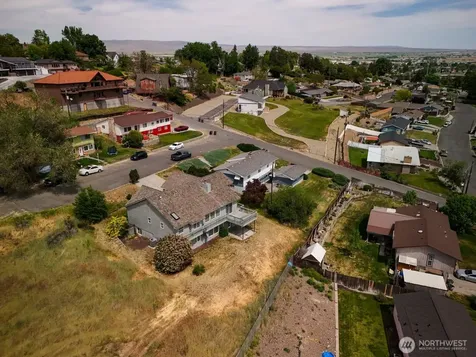 313 Peach Avenue Sunnyside WA 98944