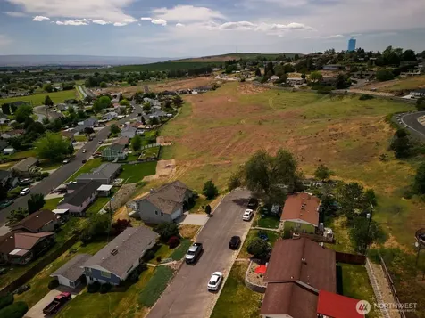 313 Peach Avenue Sunnyside WA 98944