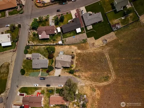313 Peach Avenue Sunnyside WA 98944