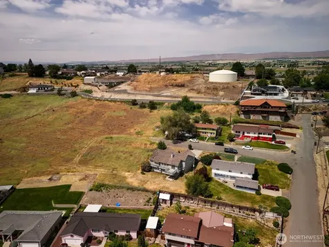 313 Peach Avenue Sunnyside WA 98944