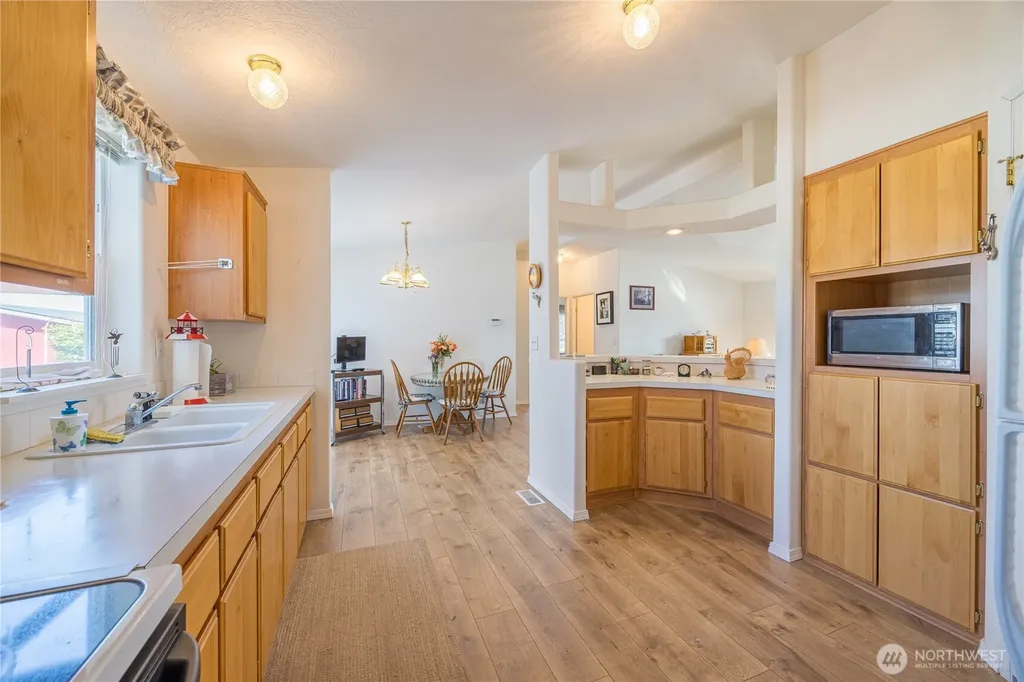 541 N 7th Sequim WA 98382