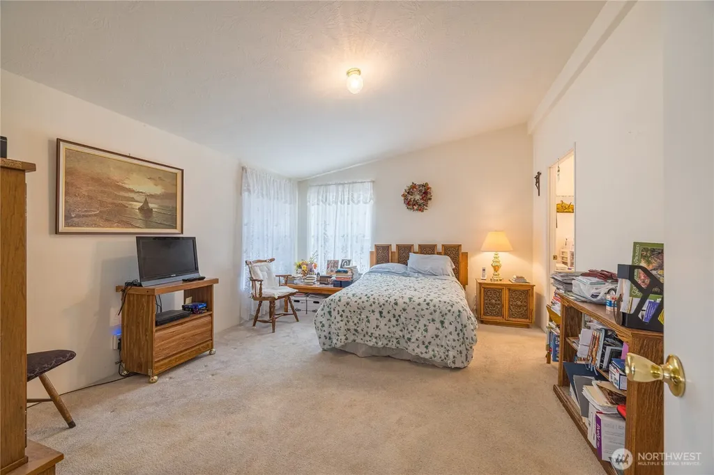 541 N 7th Sequim WA 98382