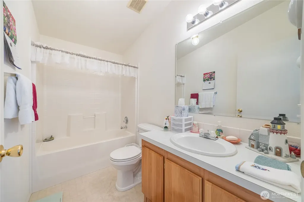 541 N 7th Sequim WA 98382